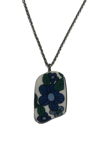 Handmade Broken China Blue Daisy Glass Pendant with Chain