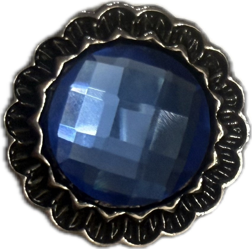 Simple Elegance Jewelry 20mm blue faceted metal snap charm with a decorative scalloped edge for jewelry customization.