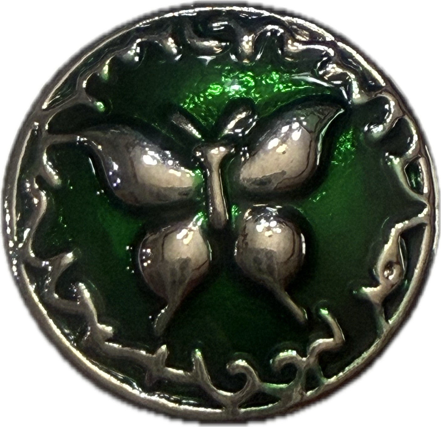 Simple Elegance Jewelry 18mm green butterfly snap charm with silver-toned metal detailing on a round base.