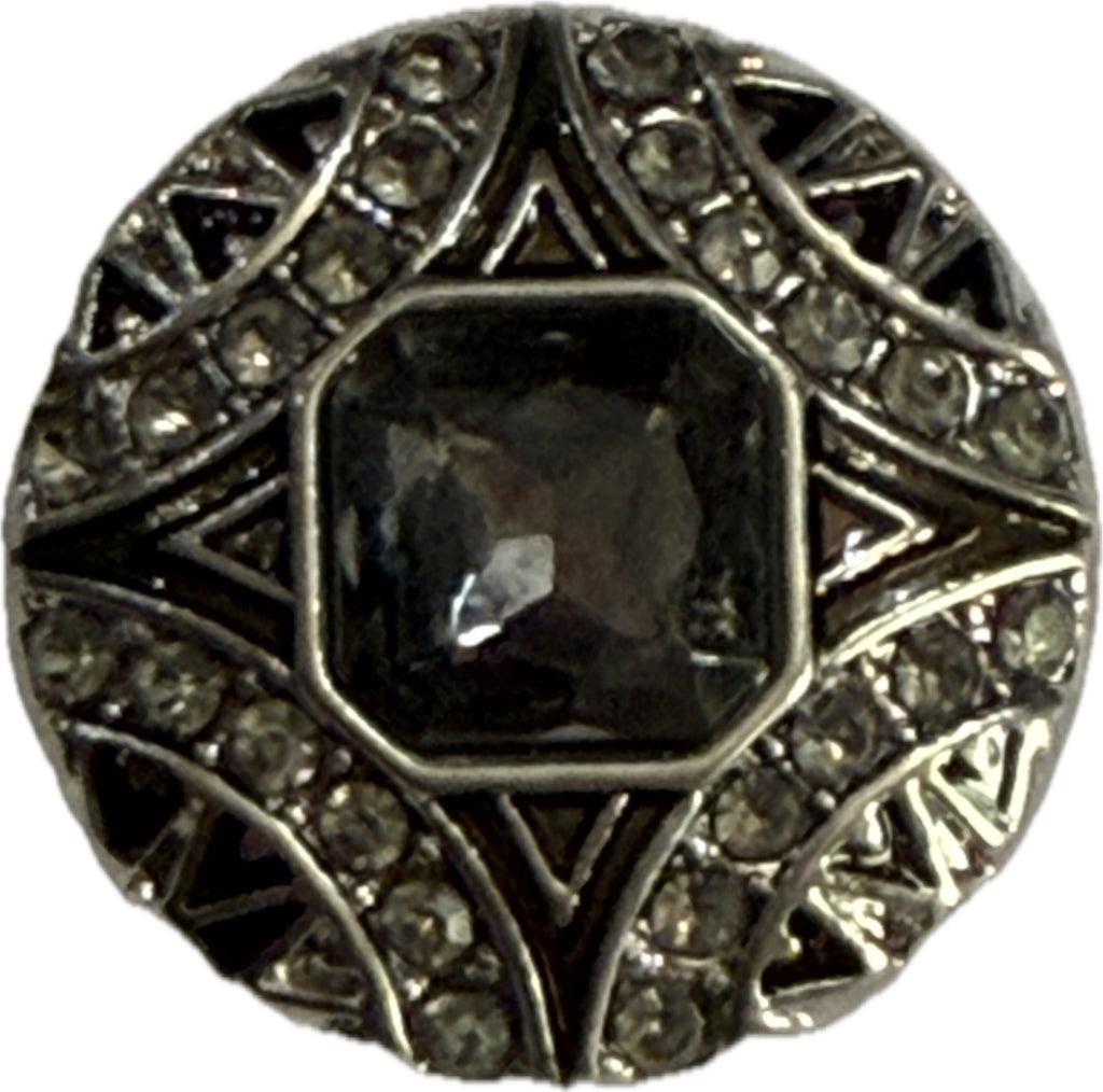 Simple Elegance Jewelry 20mm round metal snap charm featuring a square rhinestone center and intricate silver details.